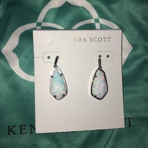 Kendra Scott Camelia earrings